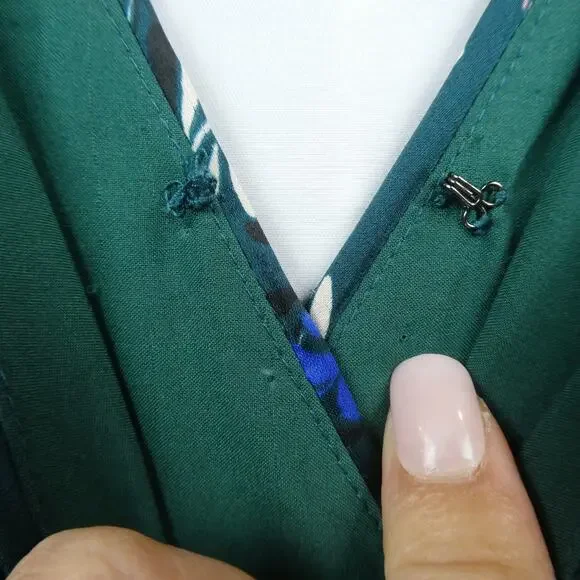 Banana Republic Sleeveless Micro Pleat Dress Sz 8 Petite Green Blue Floral Midi - Picture 12 of 13